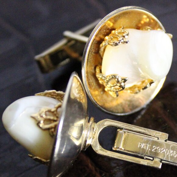 Vintage 1960s Gold Tone Metal White Natural Stone 3/4"⚡️BUY 3 for $55⚡️ - Picture 7 of 9